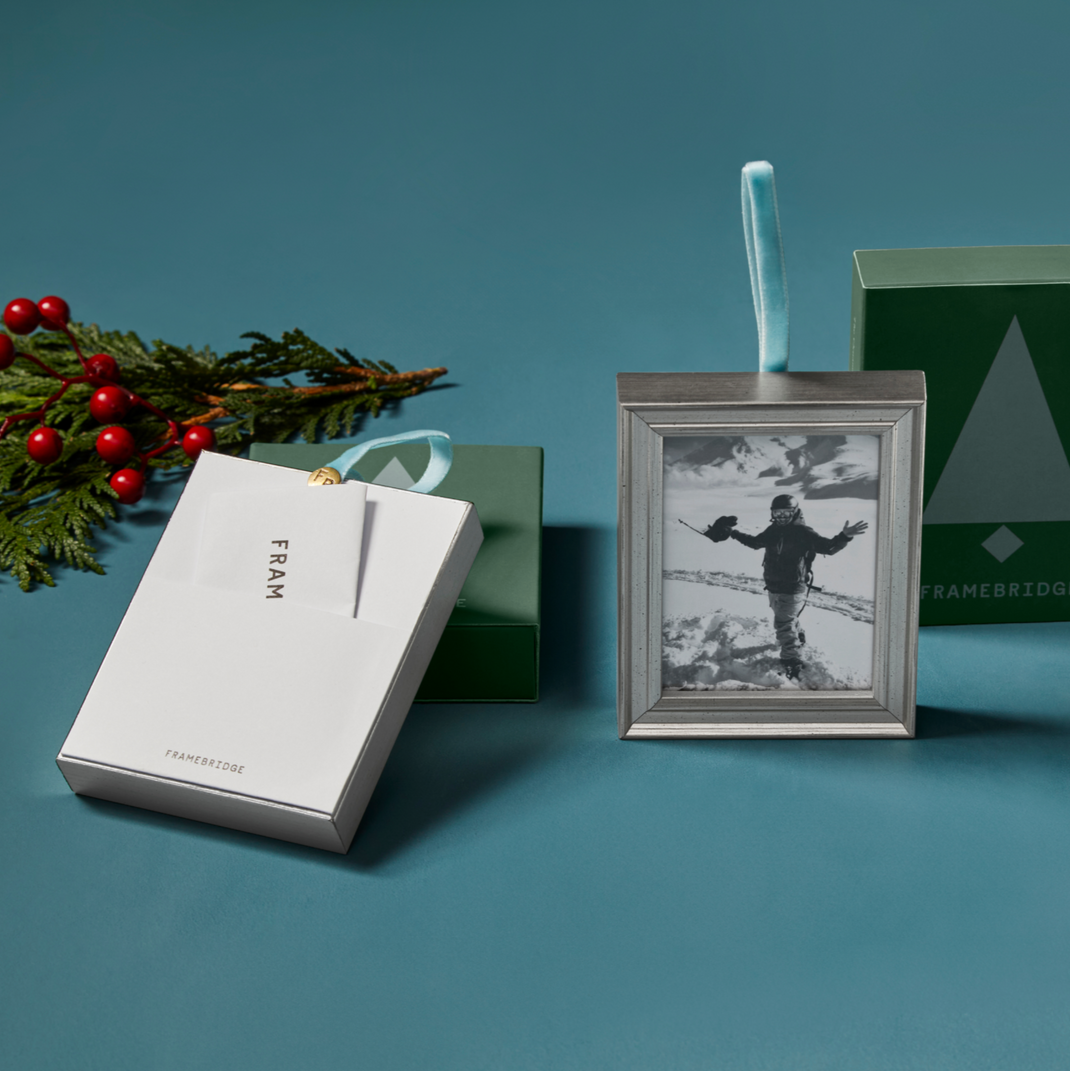 The ornament with collectible gift box