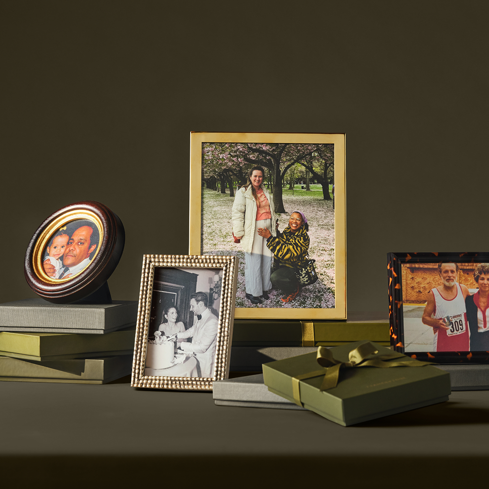 multiple photo frames wall covering image college days friends and family  Prompts | Stable Diffusion Online, image size:1000x1000